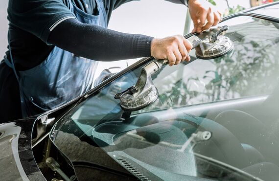 業界歴30年の技術で満足のいくサービス | 大田区の自動車ガラスなら熟練の株式会社帆苅自動車硝子